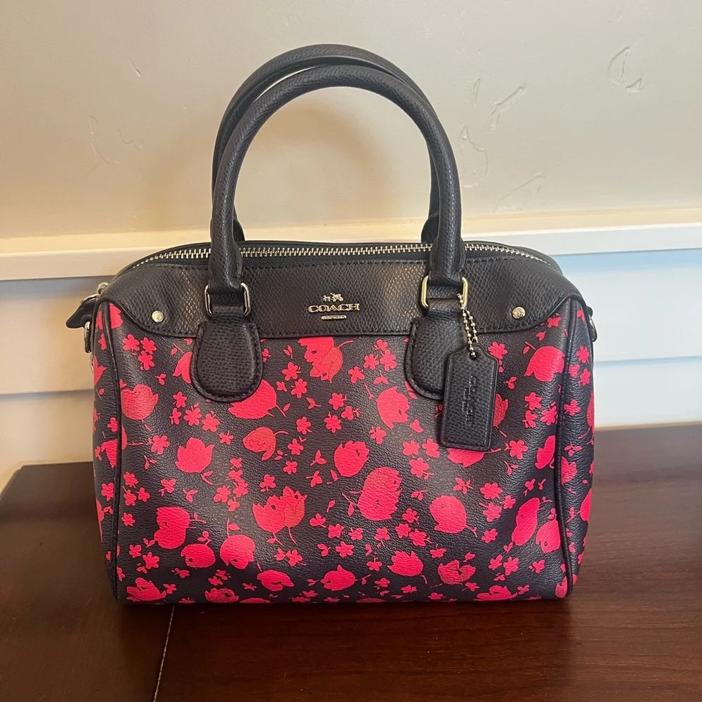 Sold - Picture 3 of 8